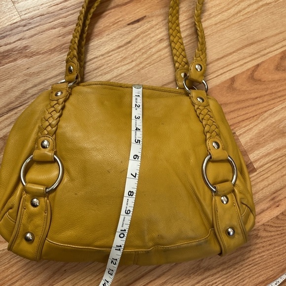 Banana Republic 100% leather shoulder bag Mustard Yellow silver hardware Y2K - Picture 9 of 12